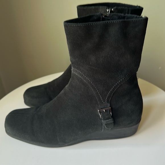 La Canadienne Waterproof Suede Buckle Detail Side Zip Low Wedge Ankle Boot *Read - Picture 9 of 15